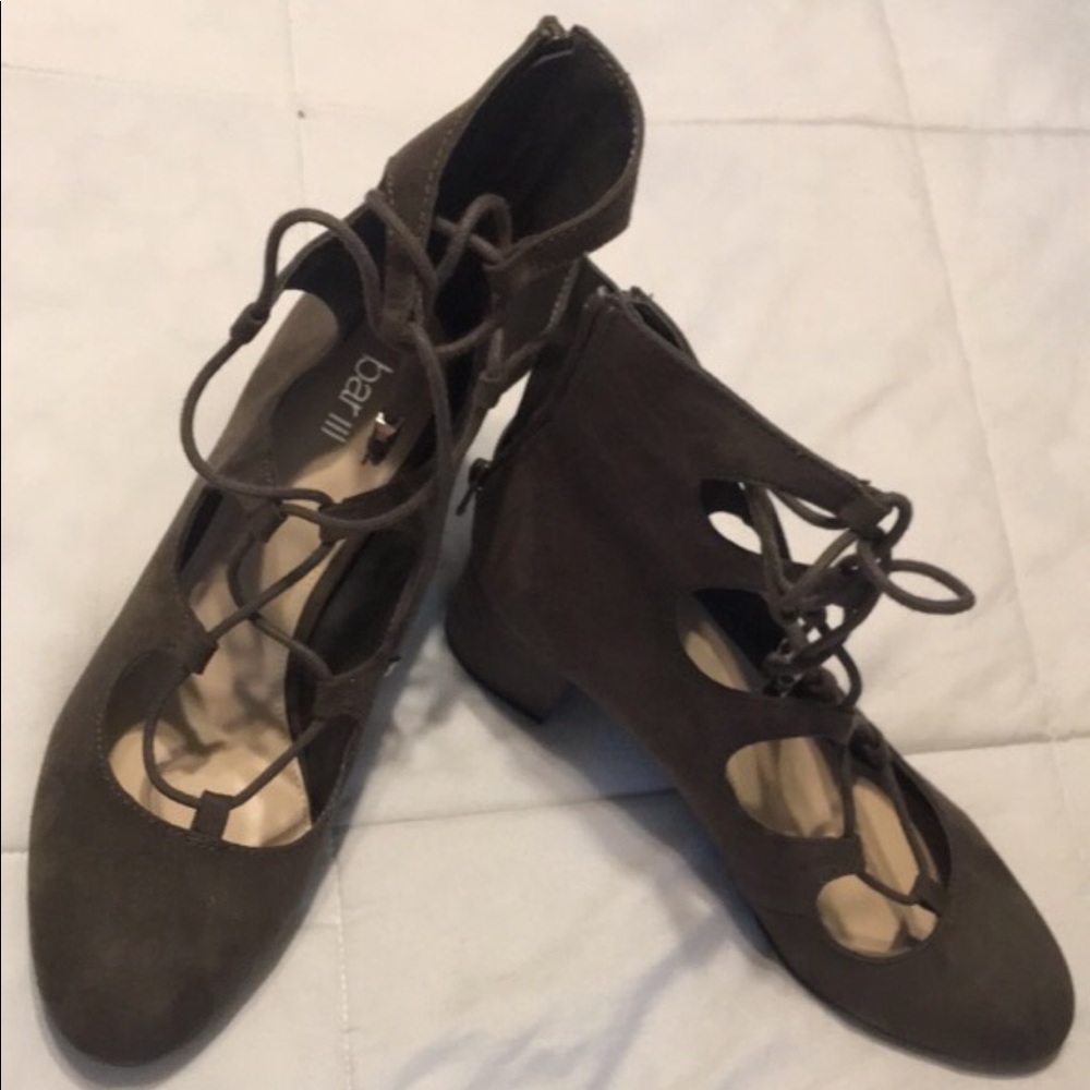 Bar ||| heels